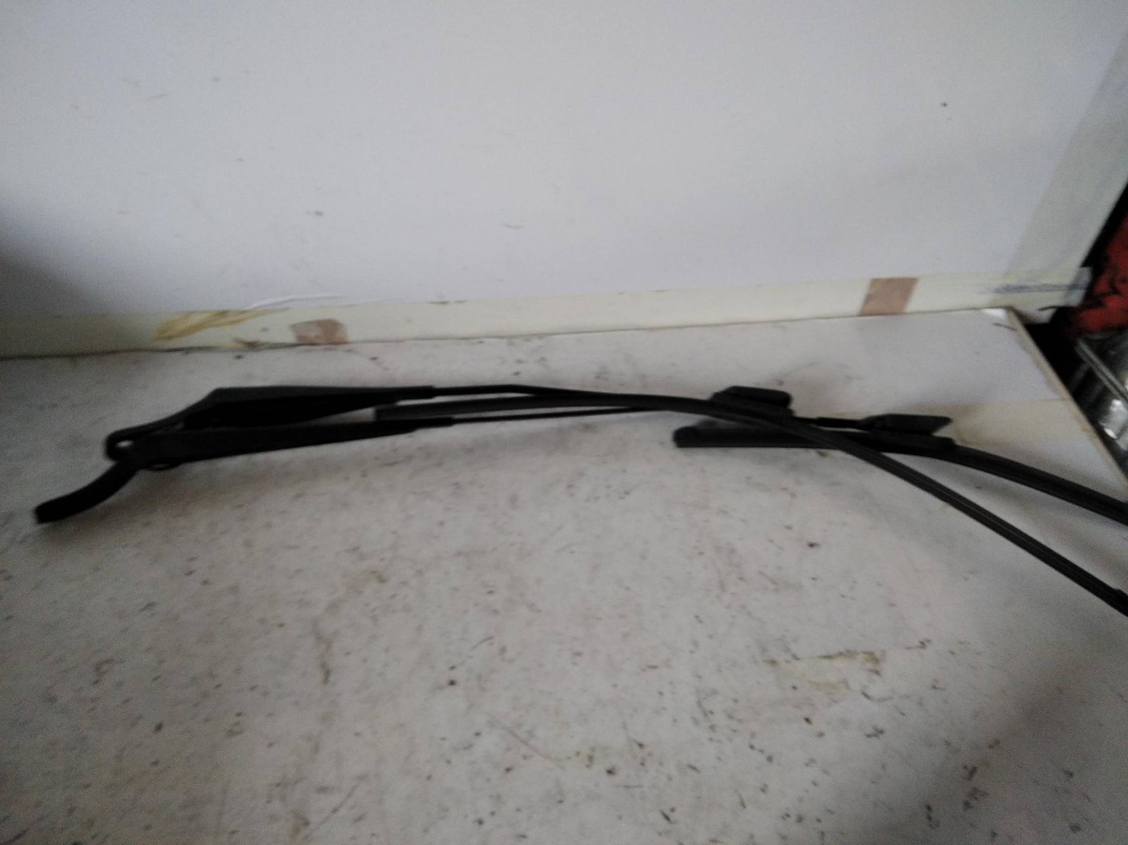 Braccio tergiparabrezza sx.